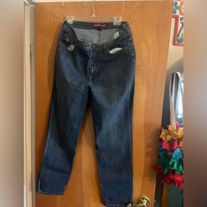 Gloria Vanderbilt jeans. Amanda style.